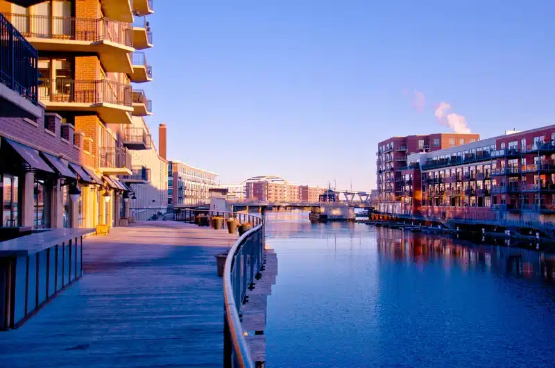 Travel Agent Bus Charters in Milwaukee